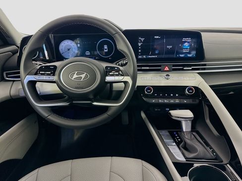 New 2025 Hyundai Elantra Limited image 18
