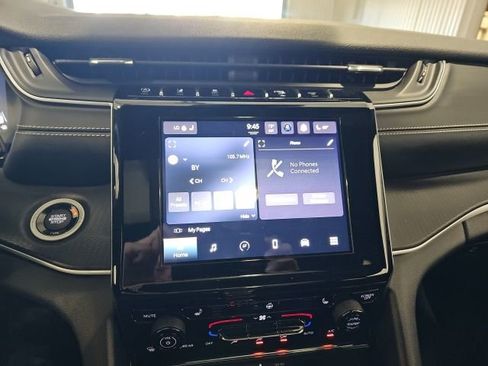 Used 2023 Jeep Grand Cherokee Altitude image 14