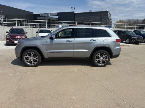 Used 2020 Jeep Grand Cherokee Limited w/ Premium Lighting Group image 2
