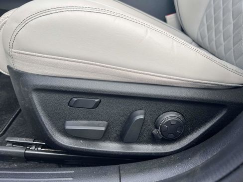 Used 2022 Genesis G70 3.3T w/ Sport Prestige Package image 19