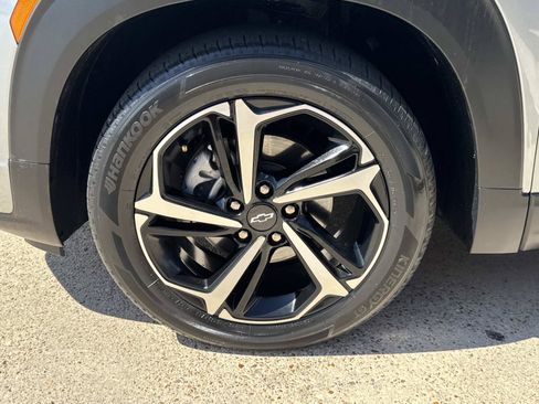 Used 2023 Chevrolet TrailBlazer RS w/ Sun and Liftgate Package FWD image 4