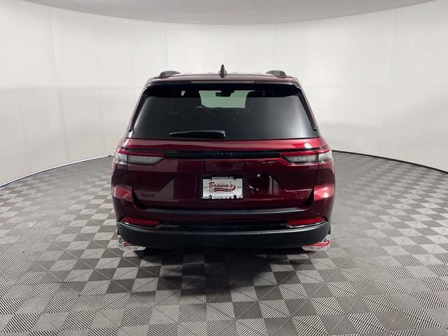 Used 2025 Jeep Grand Cherokee Altitude AWD/4WD image 6