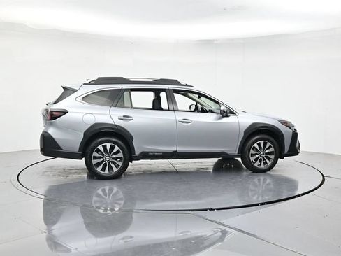 Used 2025 Subaru Outback Touring AWD/4WD image 2