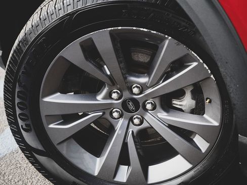 Used 2021 Ford Explorer XLT w/ Equipment Group 202A image 6