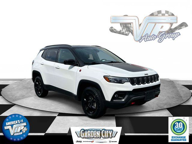 Used 2024 Jeep Compass Trailhawk AWD/4WD image 1