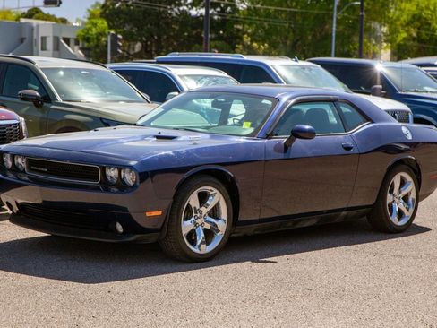 Used 2013 Dodge Challenger R/T RWD image 9