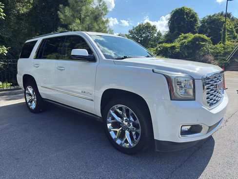 Used 2020 GMC Yukon Denali w/ Denali Premium Package RWD image 4