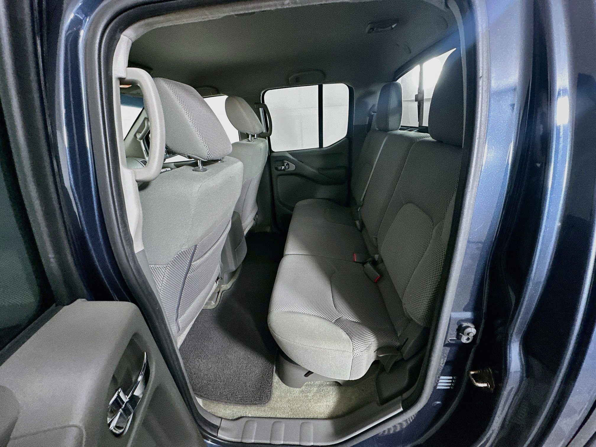 Used 2015 Nissan Frontier SV w/ SV Value Truck Package RWD image 25