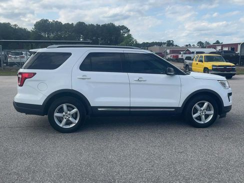 Used 2019 Ford Explorer XLT w/ Equipment Group 201A FWD image 7