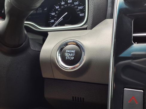 Used 2019 Toyota Avalon XLE image 11