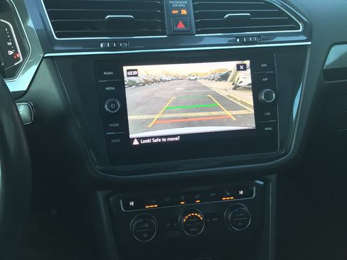 Used 2021 Volkswagen Tiguan SEL Premium R-Line image 10