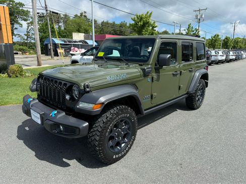 Used 2023 Jeep Wrangler Unlimited w/ Sun & Screen Package AWD/4WD image 7