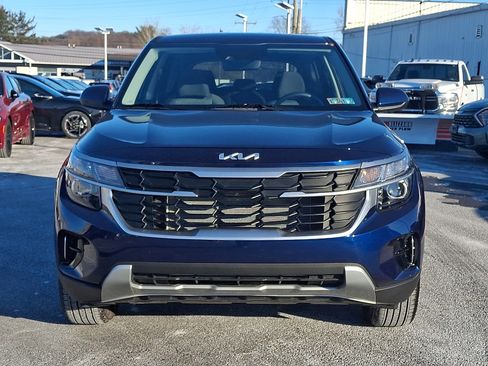 Used 2025 Kia Seltos LX image 2