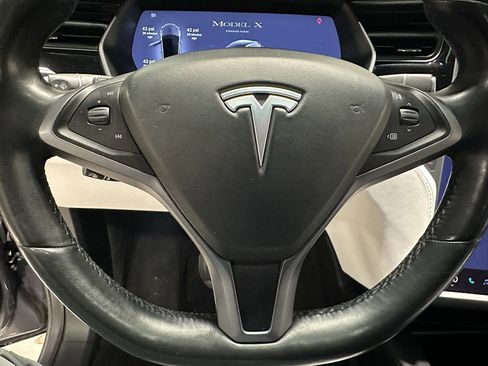 Used 2019 Tesla Model X image 28