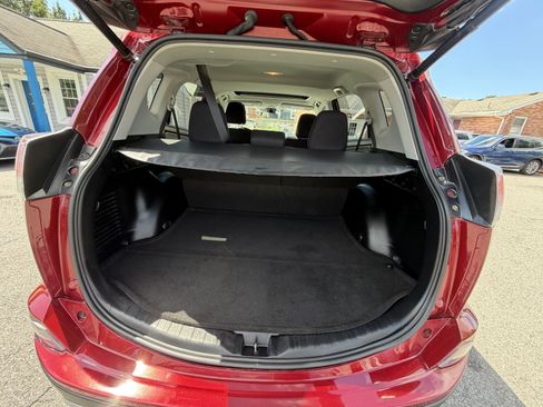 Used 2018 Toyota RAV4 XLE FWD image 16
