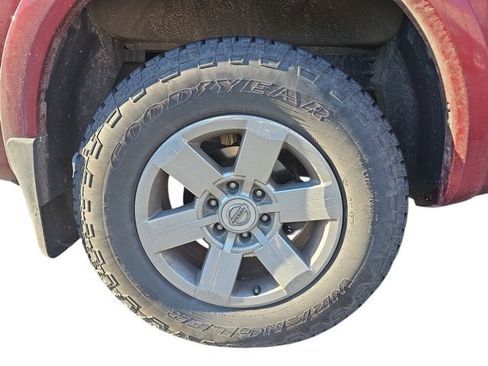 Used 2015 Nissan Titan SV w/ SV Value Truck Package image 9