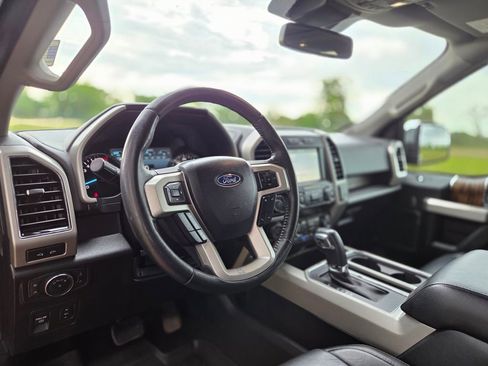 Used 2019 Ford F150 Lariat image 13