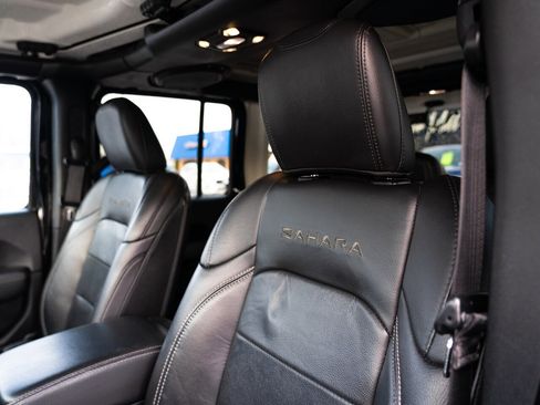 Used 2019 Jeep Wrangler Unlimited Sahara w/ Uconnect 4C Nav & Sound Group image 39