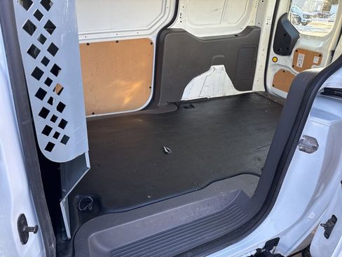 Used 2021 Ford Transit Connect XLT image 17