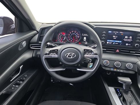 Used 2023 Hyundai Elantra SE FWD image 12