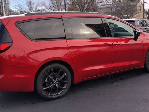 New 2026 Chrysler Pacifica Select w/ S Appearance Package FWD image 8