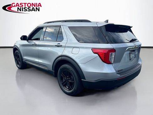 Used 2023 Ford Explorer XLT AWD/4WD image 6