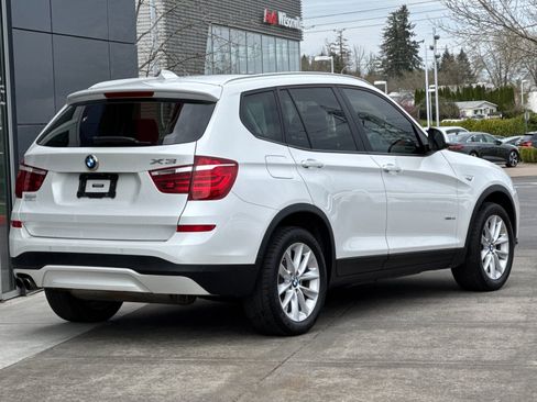 Used 2017 BMW X3 xDrive28i image 3