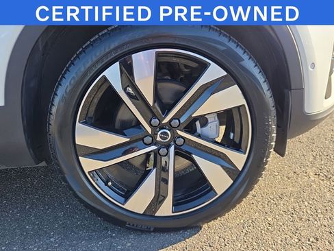 Used 2025 Volvo XC40 B5 Plus AWD/4WD image 10