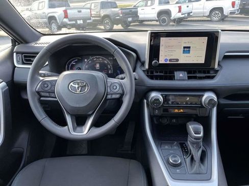 Used 2023 Toyota RAV4 SE image 15