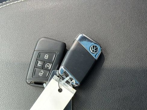 Used 2023 Volkswagen Atlas Cross Sport SE w/ Panoramic Sunroof Package FWD image 10