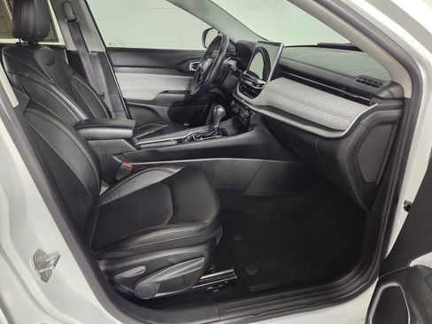 Certified 2022 Jeep Compass Latitude image 28