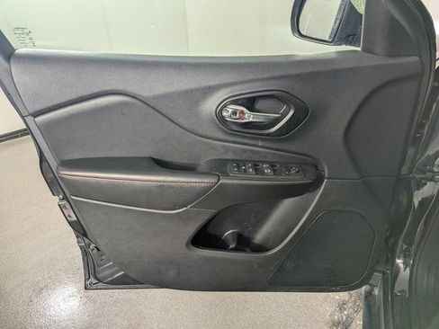 Used 2022 Jeep Cherokee Trailhawk image 10