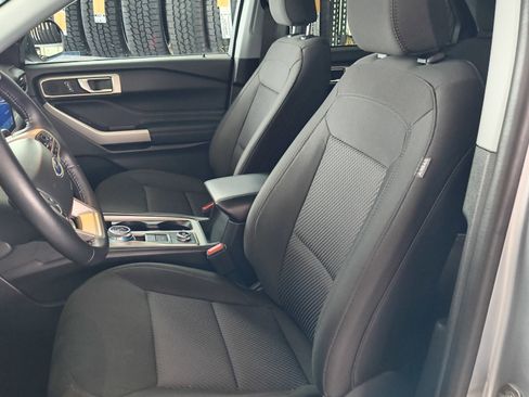 Used 2023 Ford Explorer XLT image 10