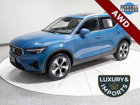 Used 2025 Volvo XC40 B5 Plus image 1