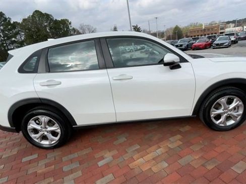 Used 2023 Honda HR-V LX image 2