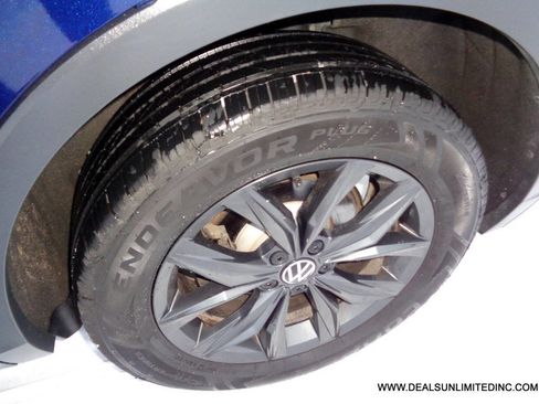 Used 2024 Volkswagen Tiguan SE image 8