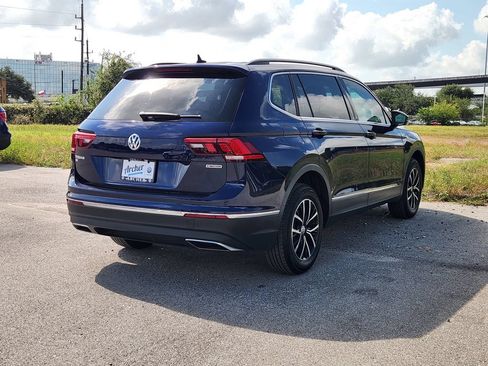 Used 2021 Volkswagen Tiguan SE w/ Panoramic Sunroof Package AWD/4WD image 3