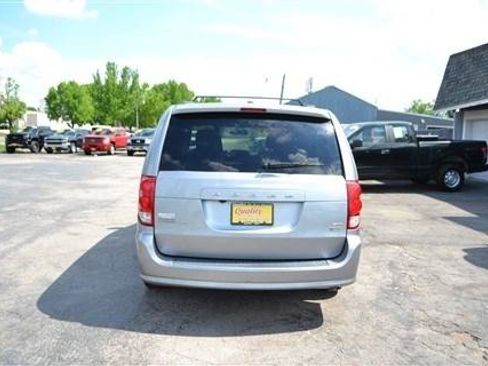 Used 2019 Dodge Grand Caravan SXT FWD image 7
