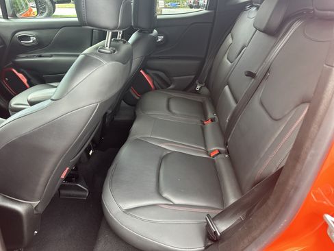 Used 2017 Jeep Renegade Trailhawk w/ Premium Trailhawk Package AWD/4WD image 19