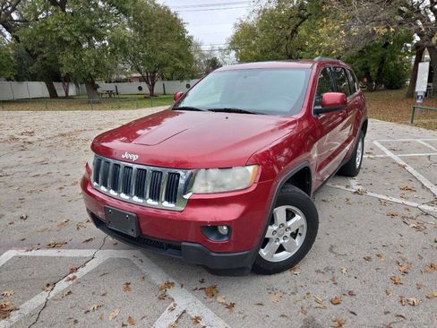 Used 2012 Jeep Grand Cherokee Laredo w/ Laredo E Group image 2
