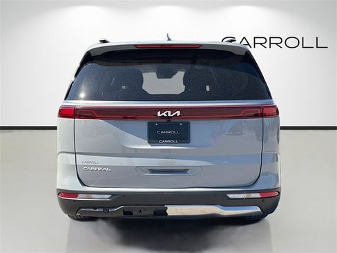 Used 2024 Kia Carnival SX Prestige image 4
