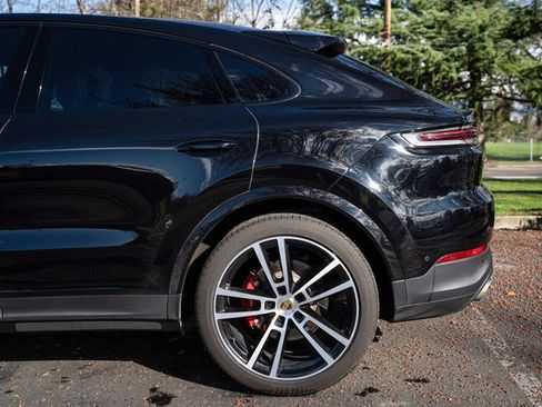 Used 2024 Porsche Cayenne S image 5