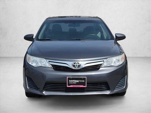 Used 2014 Toyota Camry LE FWD image 2