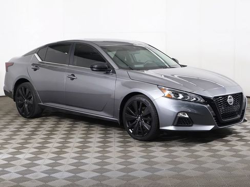 Used 2020 Nissan Altima 2.5 SR w/ Premium Package AWD/4WD image 2