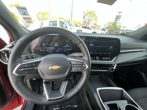 Used 2025 Chevrolet Equinox LT image 11