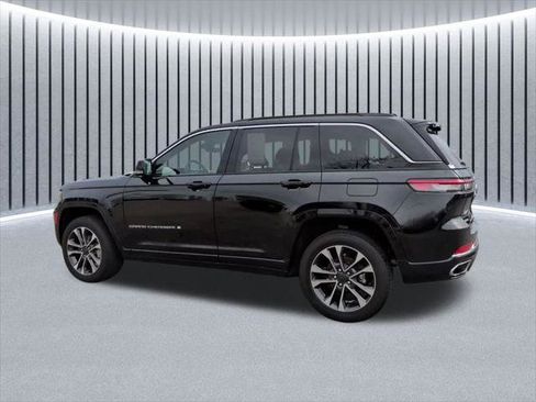 Certified 2024 Jeep Grand Cherokee Overland w/ Luxury Tech Group IV AWD/4WD image 13
