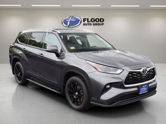 Used 2021 Toyota Highlander XLE AWD/4WD video 1