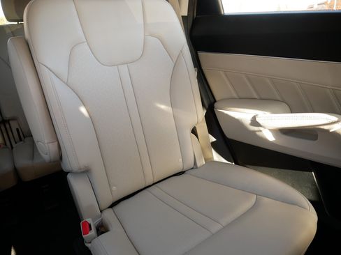 Certified 2023 Kia Sorento SX image 14