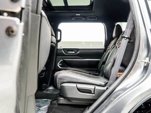 Used 2025 Nissan Armada Platinum image 40