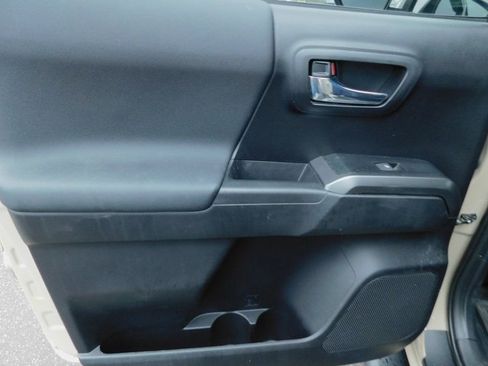 Used 2020 Toyota Tacoma 4x4 Double Cab image 22